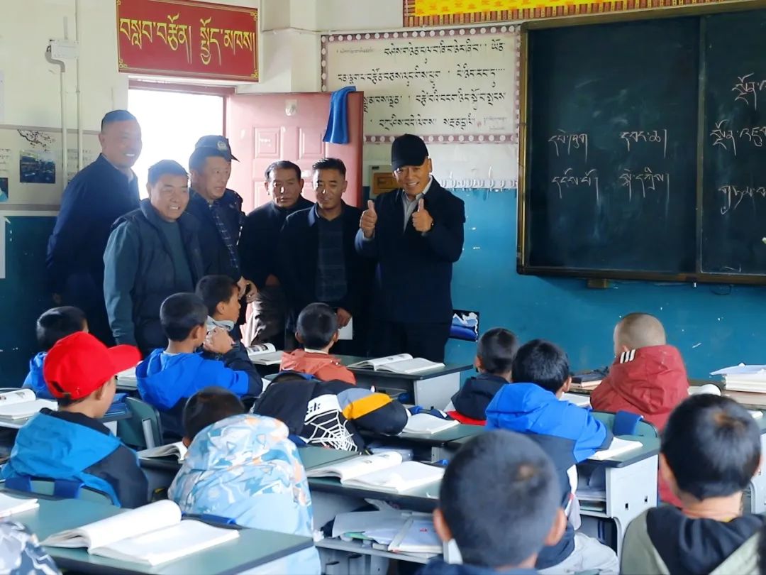 县委书记刘飞赴部分乡镇调研督导校园安全和防汛减灾工作_若尔盖县